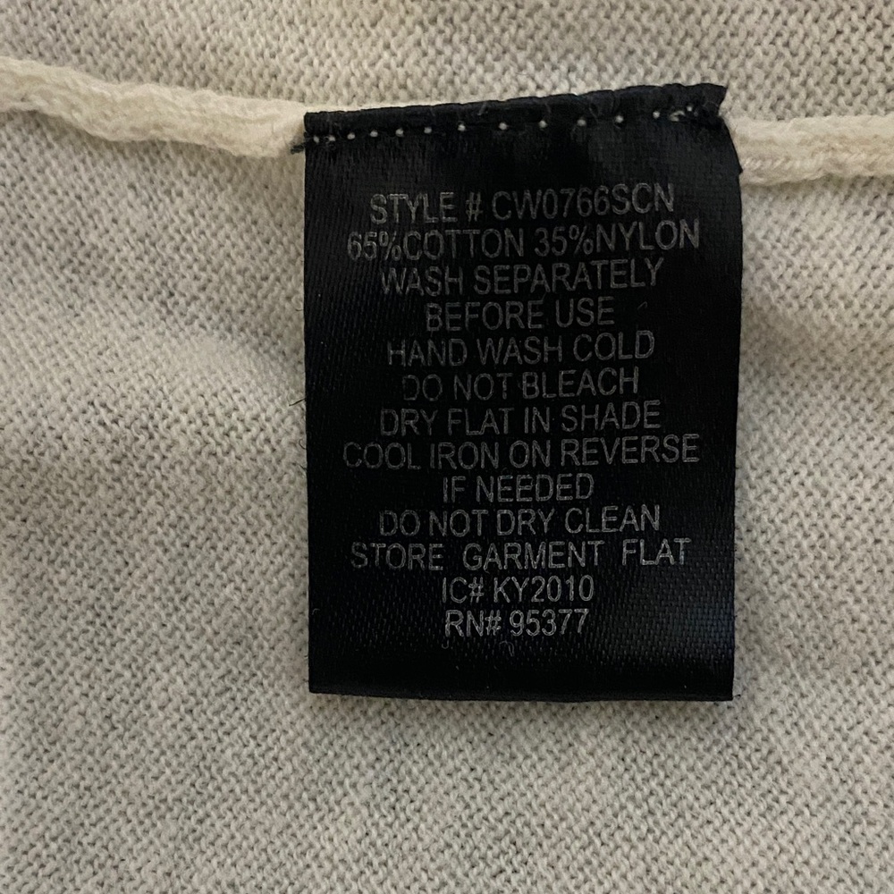 Cropped Long Sleeve V-Neck Crop Sweater - Picture 4 of 5